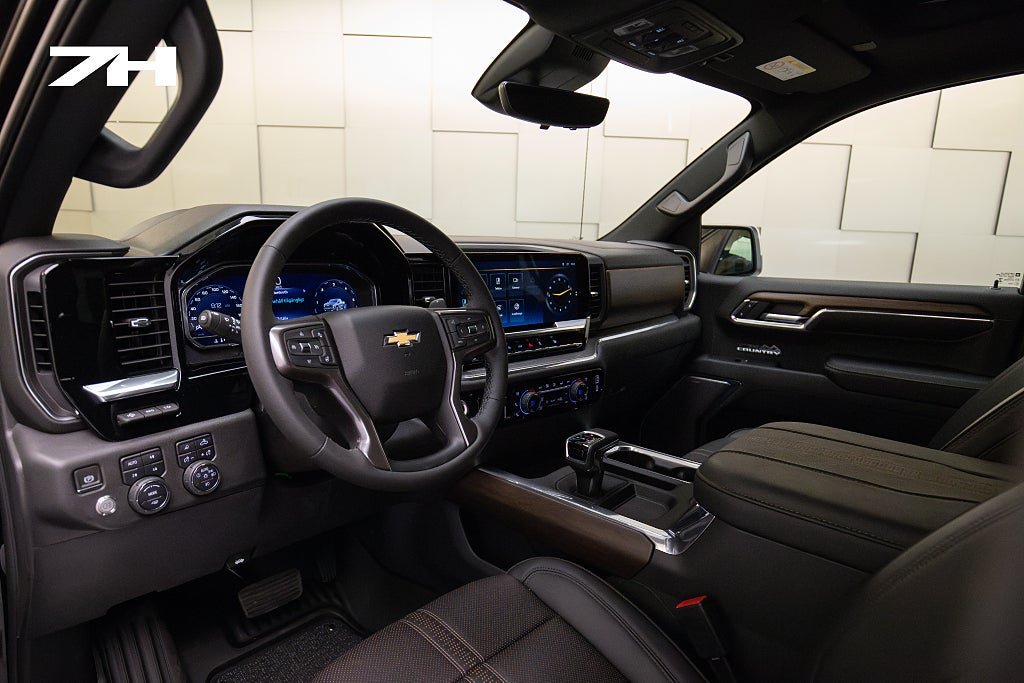 Vehicle Image 12