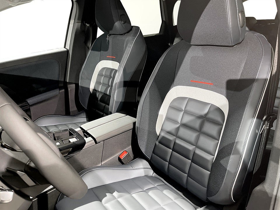 Vehicle Image 13