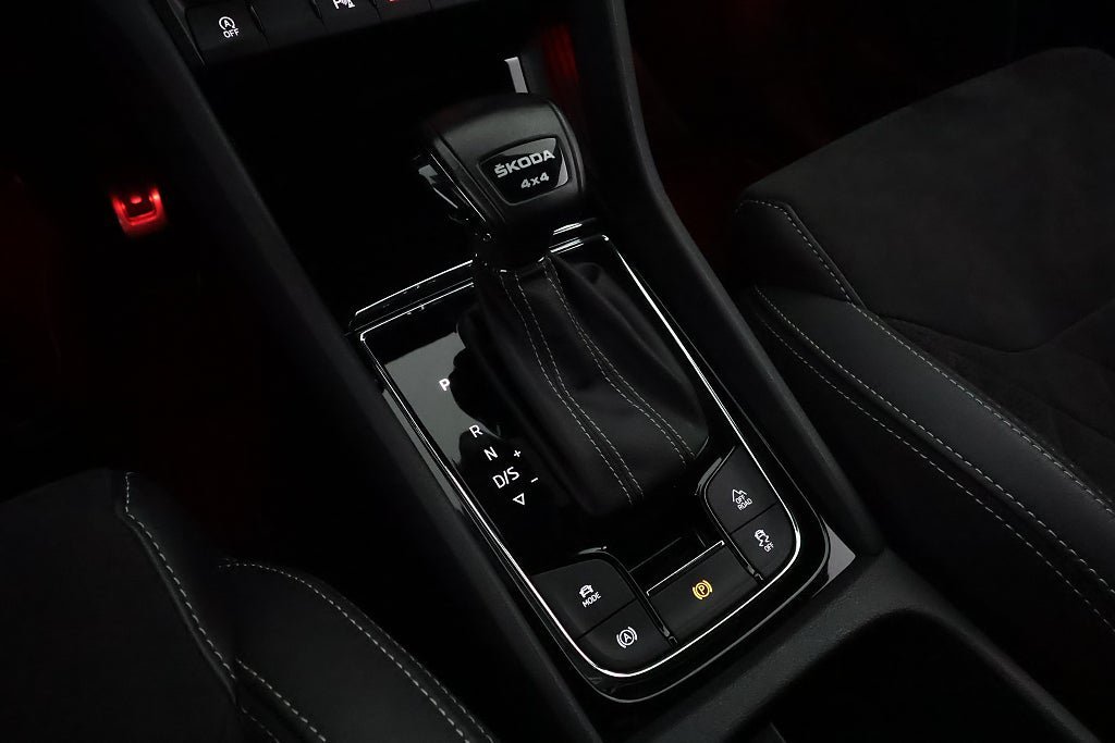 Vehicle Image 25