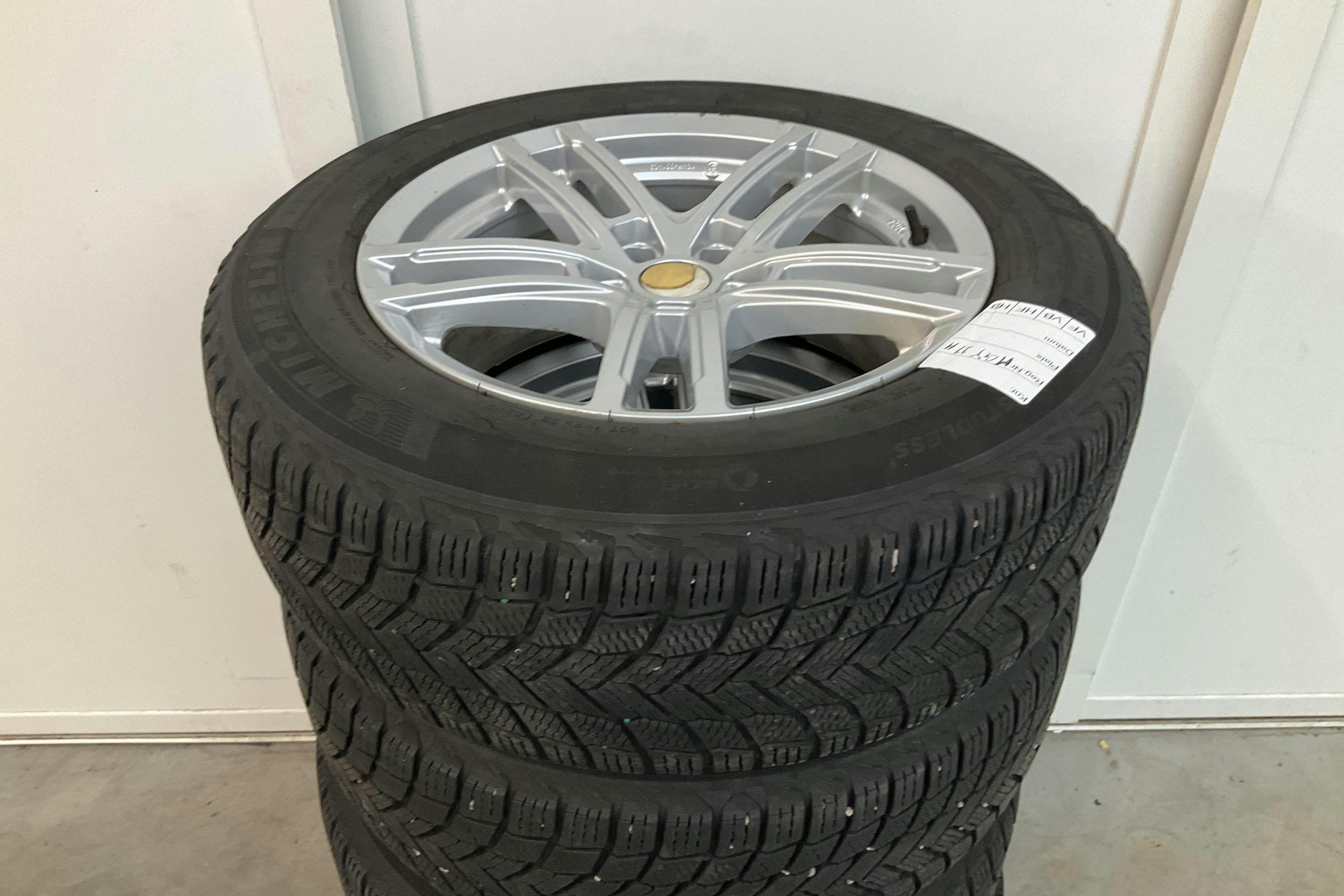 Vehicle Image 16