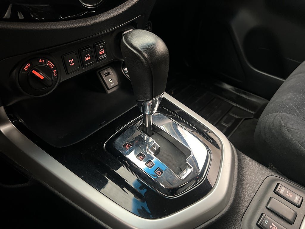 Vehicle Image 25