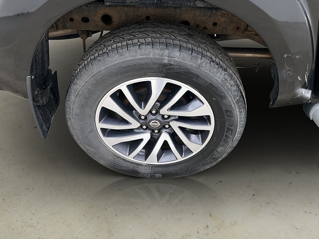 Vehicle Image 32