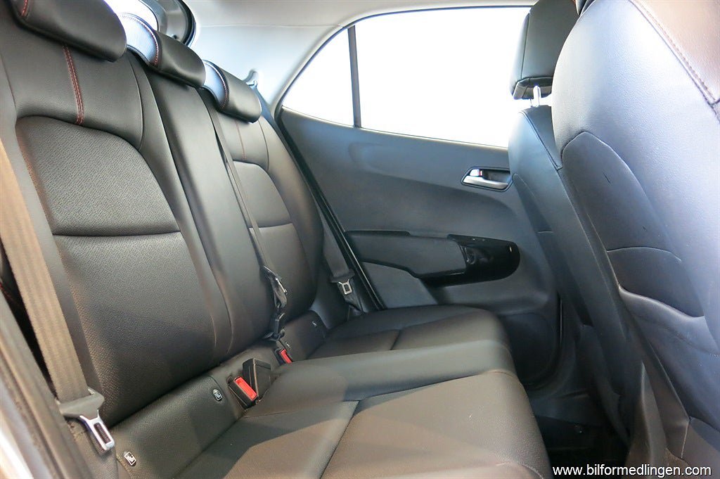 Vehicle Image 9