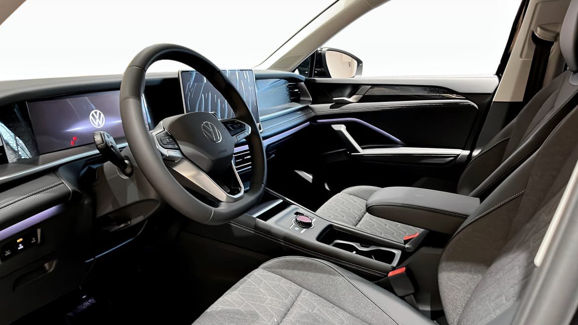 Vehicle Image 6