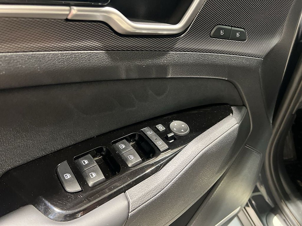 Vehicle Image 26