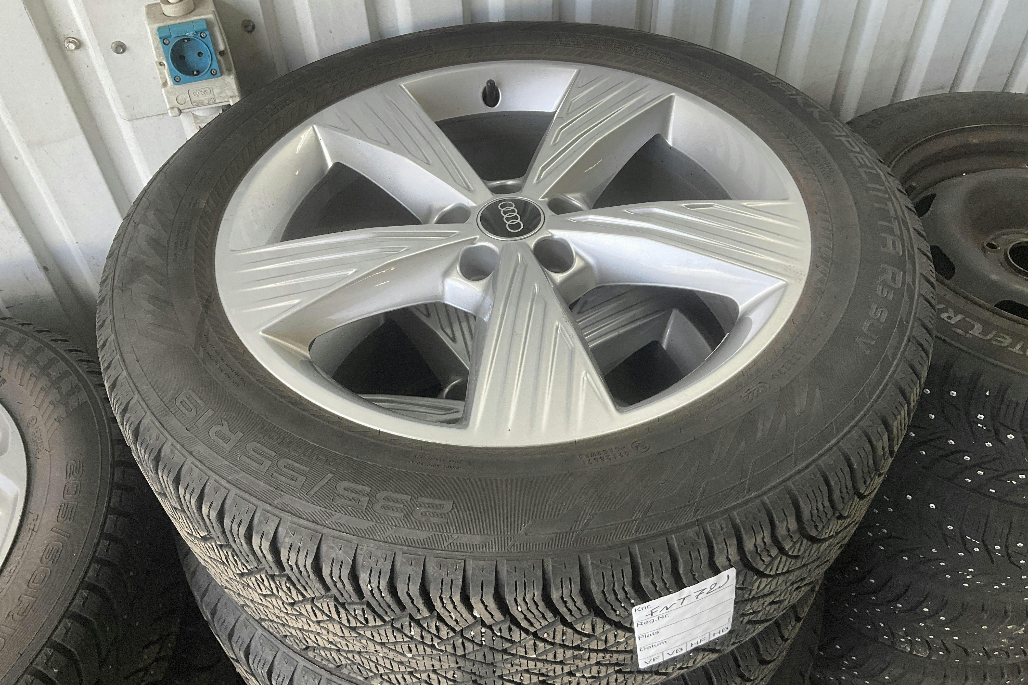 Vehicle Image 14