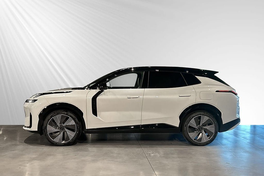Vehicle Image 4