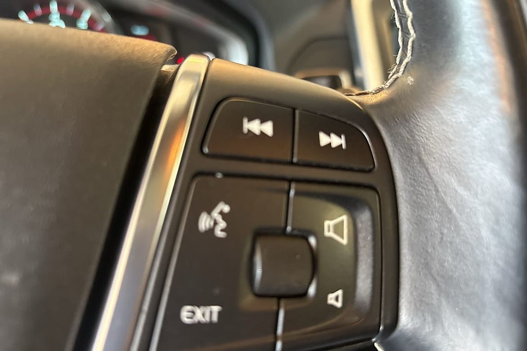 Vehicle Image 25