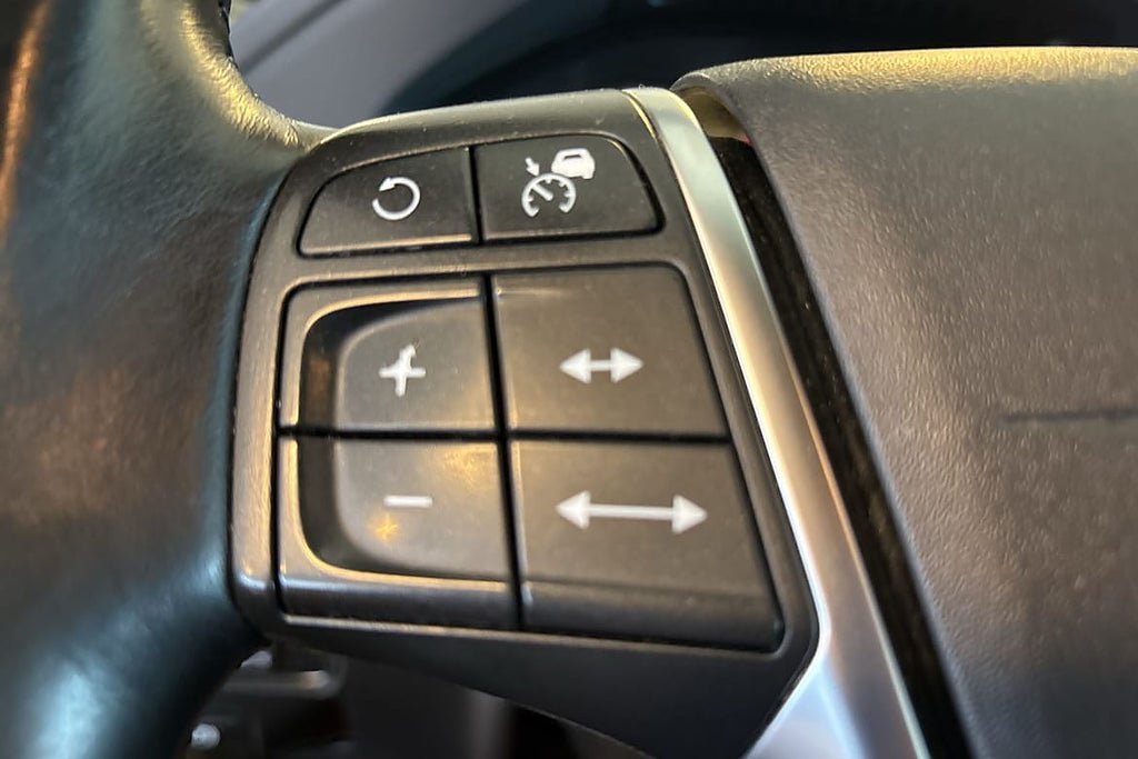Vehicle Image 25