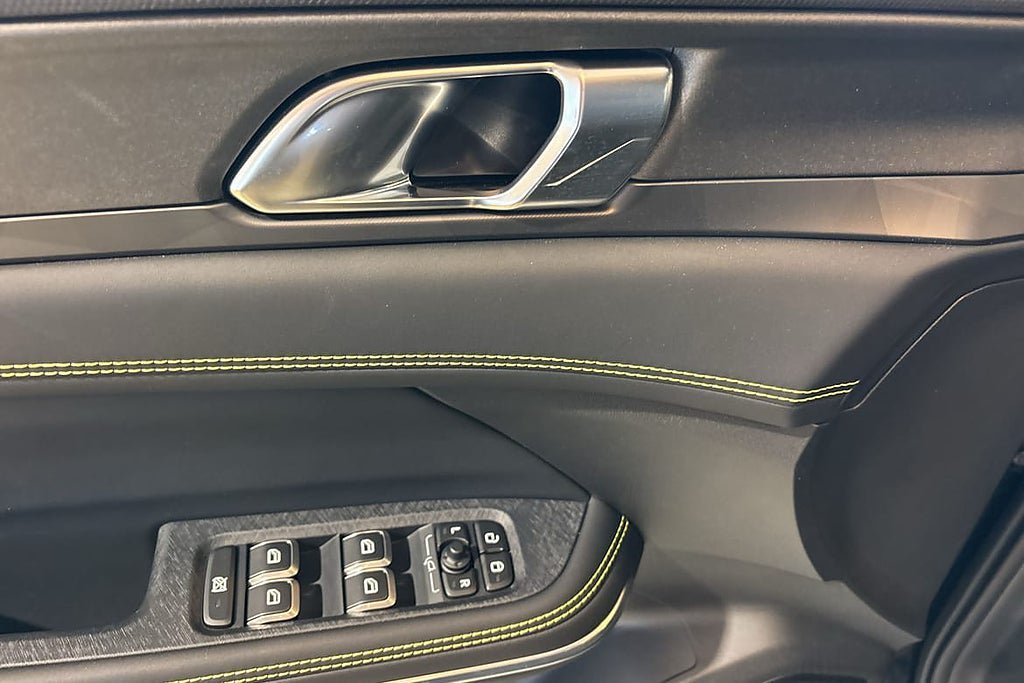 Vehicle Image 17