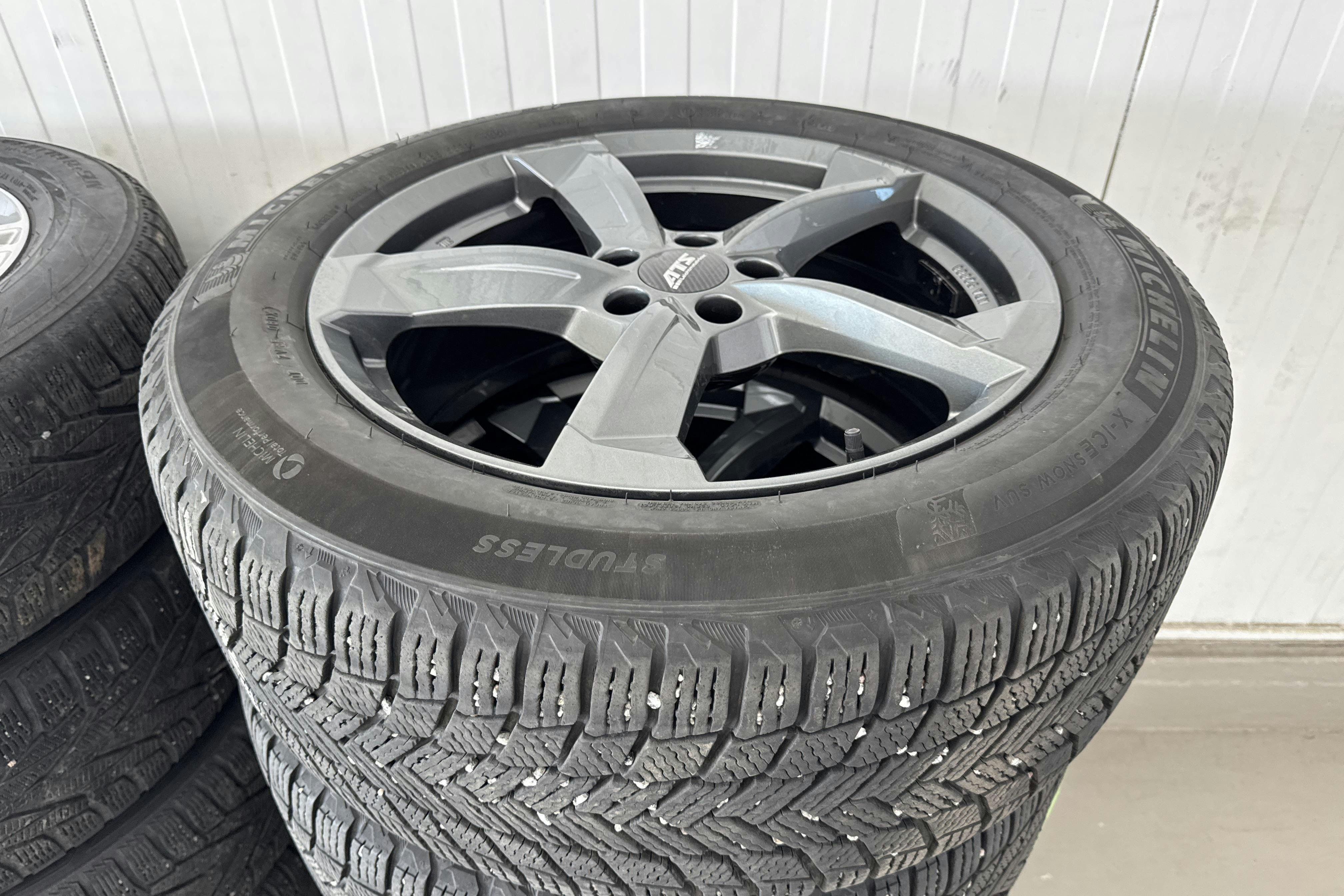 Vehicle Image 22