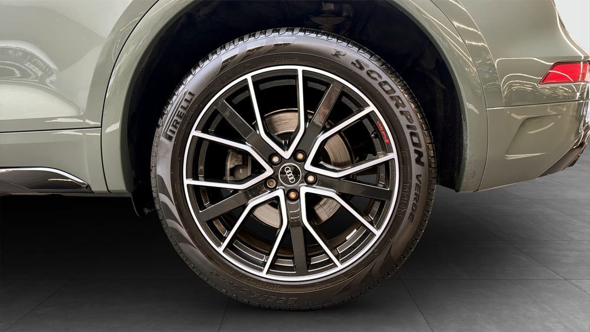 Vehicle Image 6