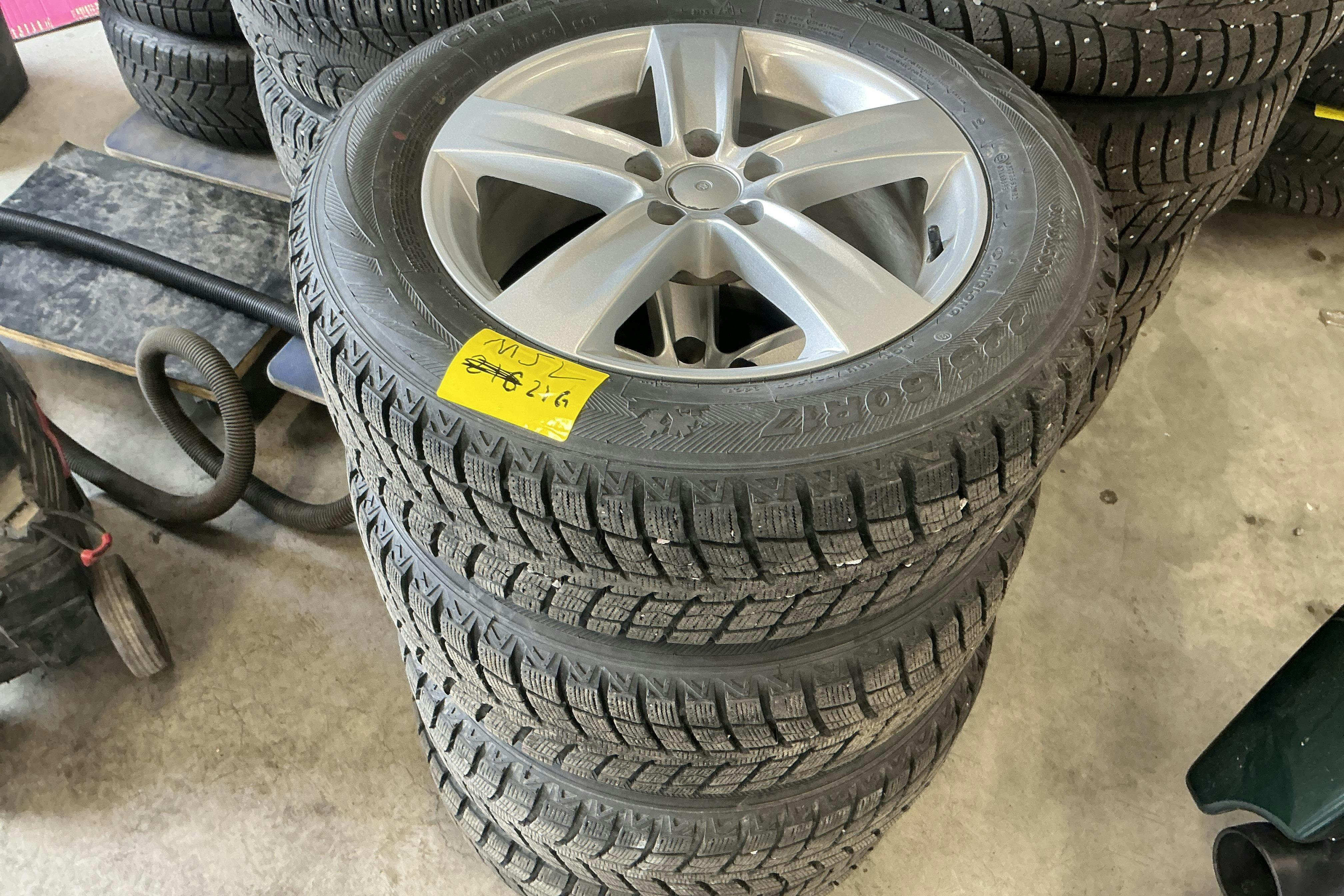 Vehicle Image 14
