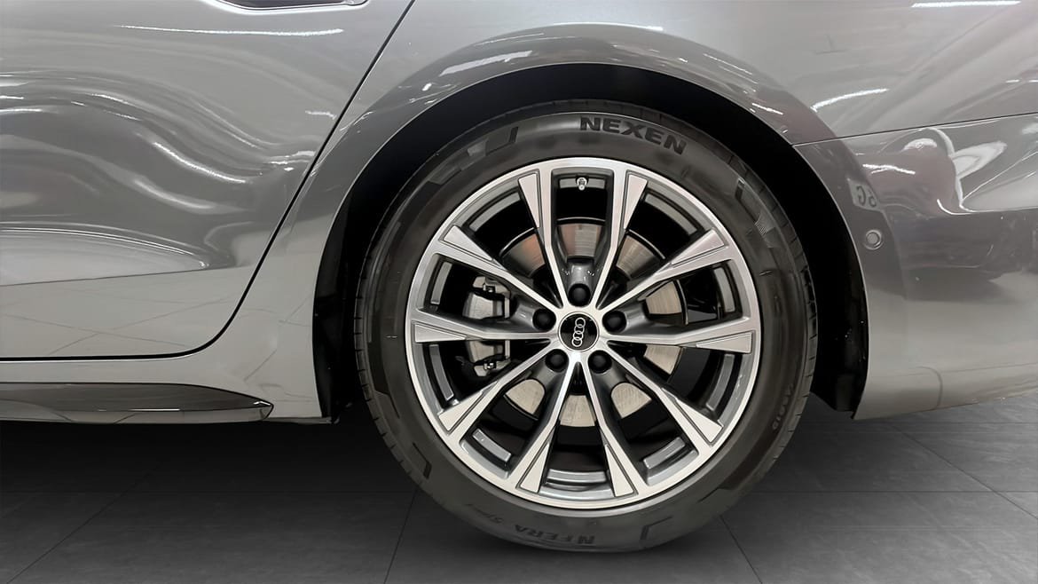 Vehicle Image 6