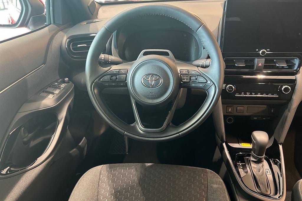 Vehicle Image 11