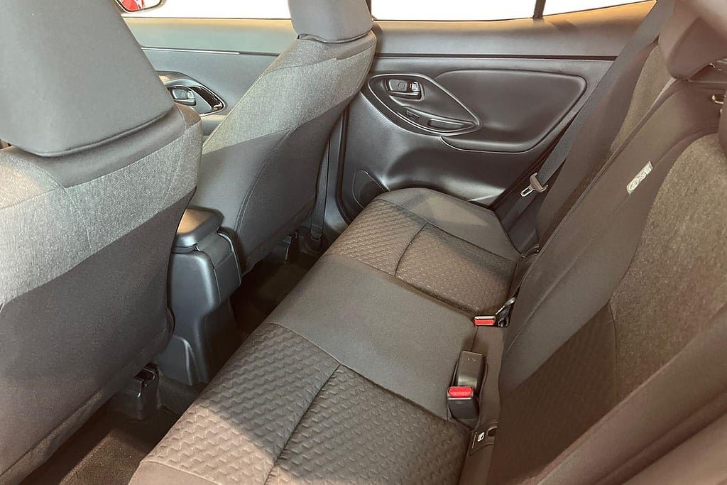 Vehicle Image 13