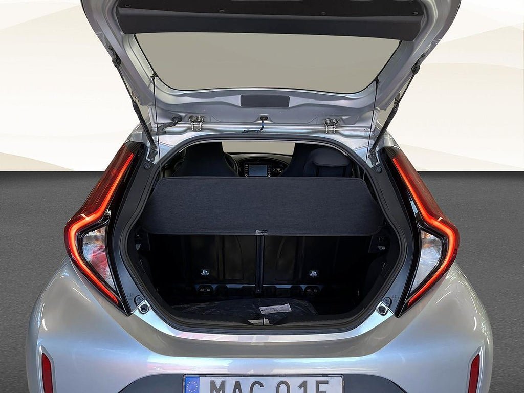 Vehicle Image 13