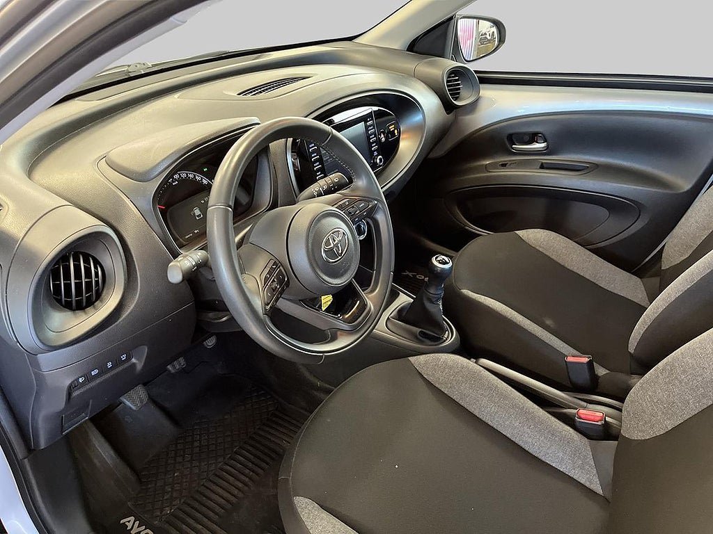 Vehicle Image 14