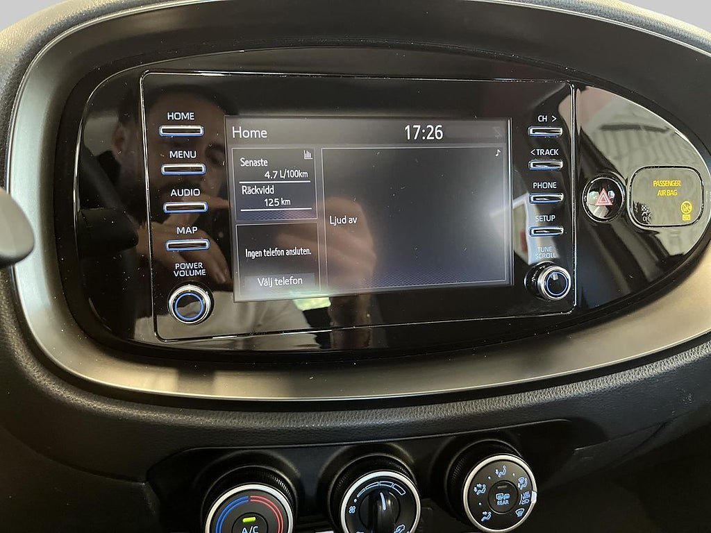 Vehicle Image 16