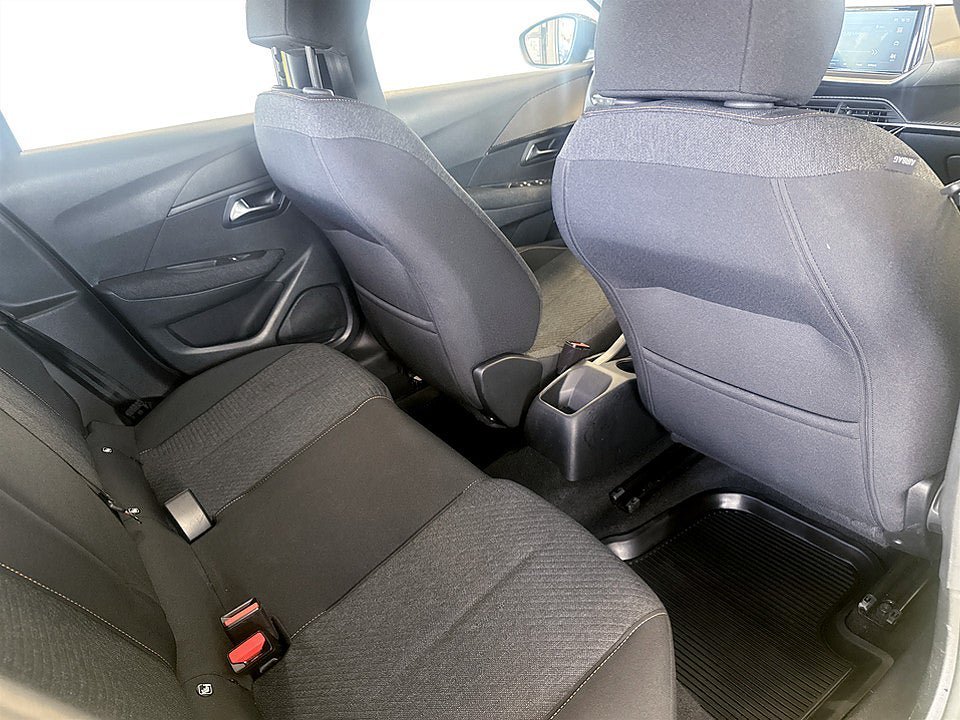 Vehicle Image 12
