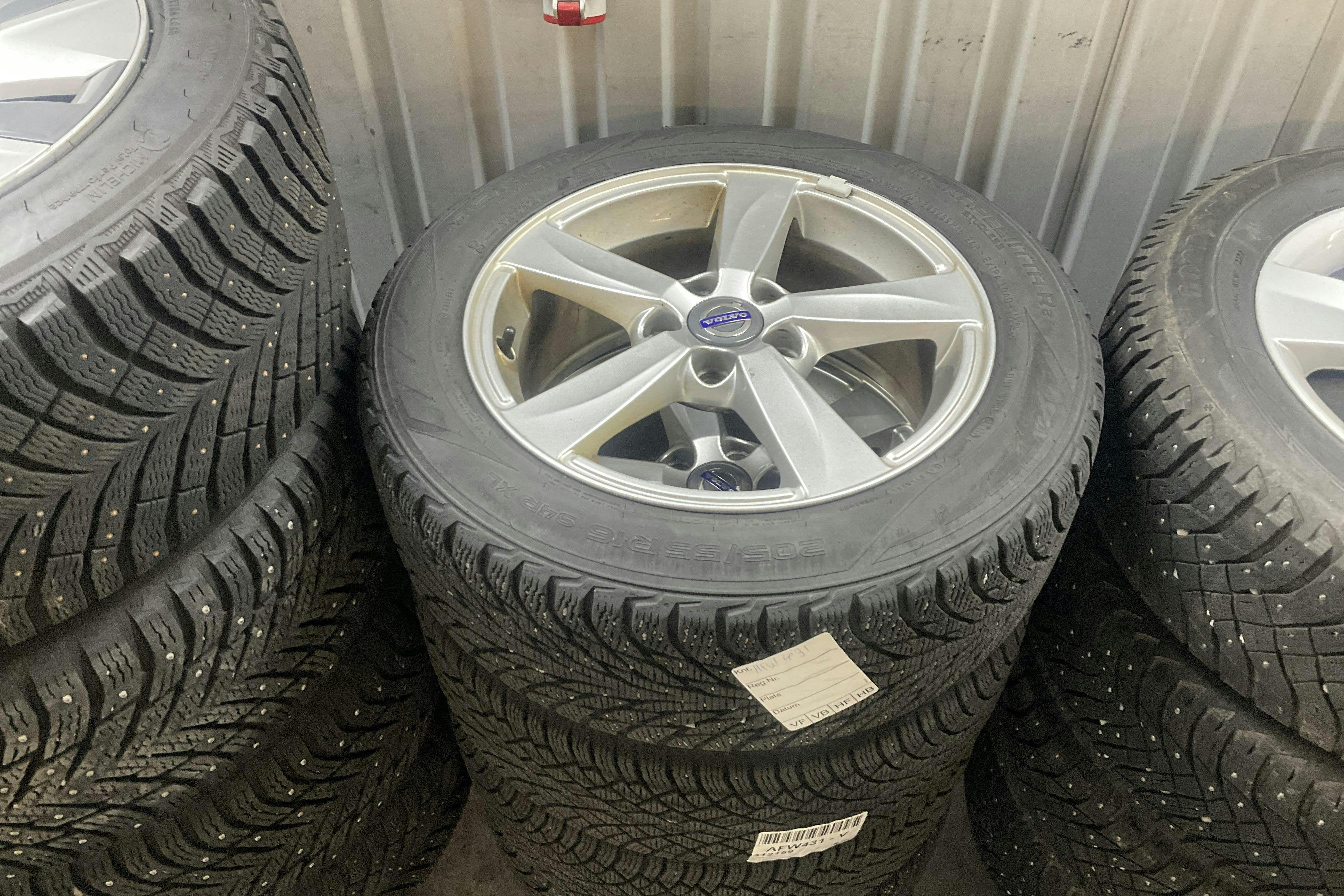 Vehicle Image 11