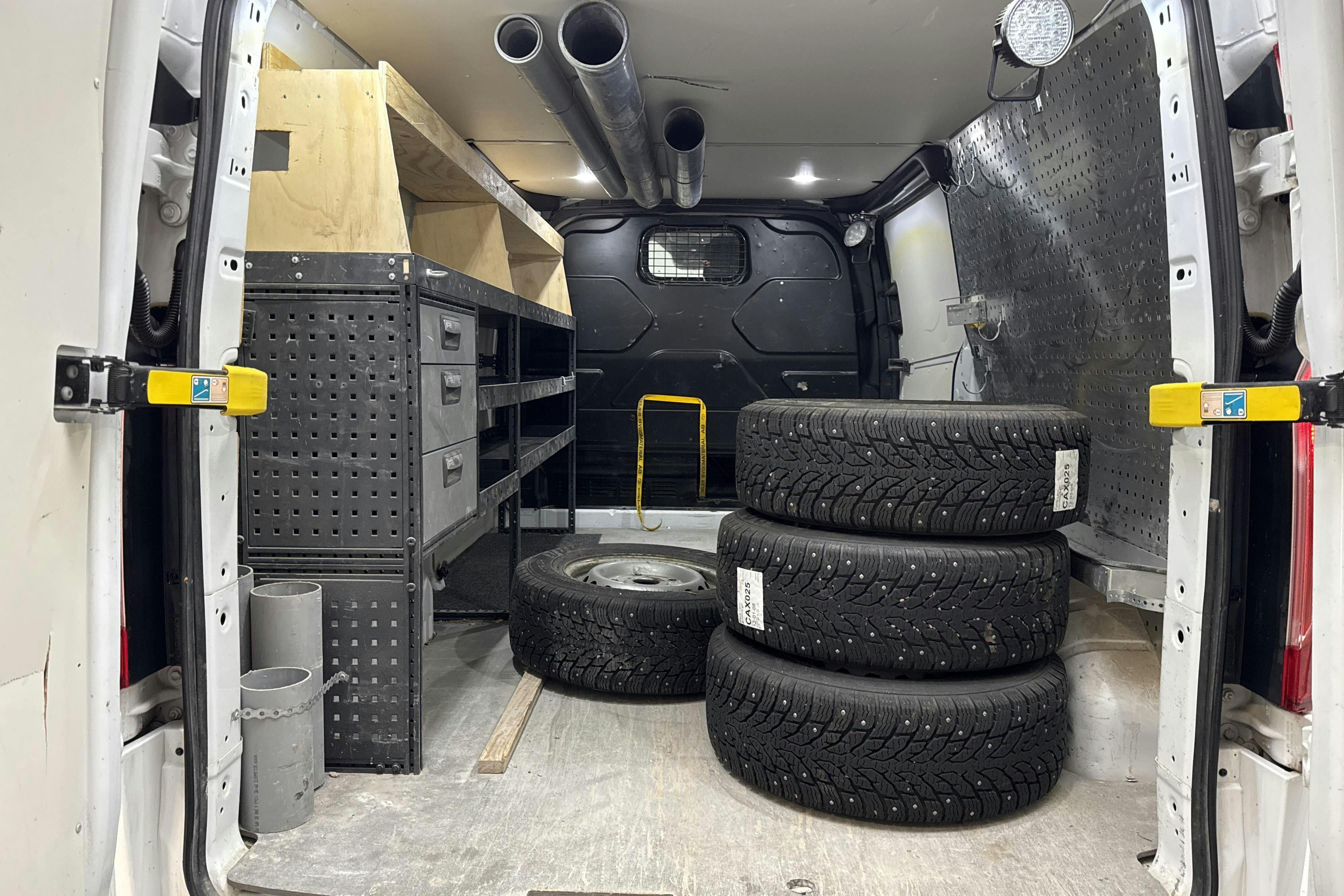 Vehicle Image 9