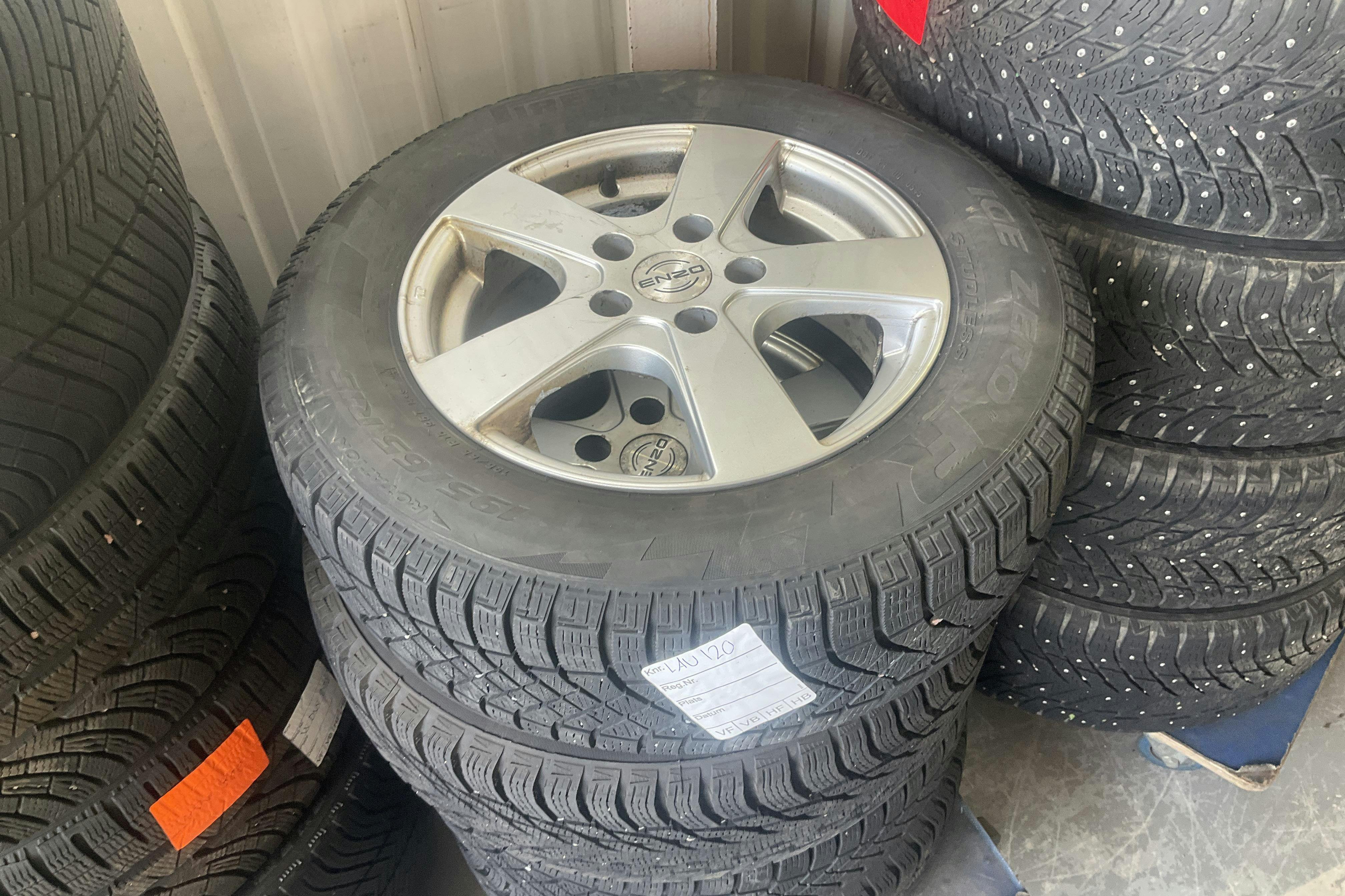 Vehicle Image 14