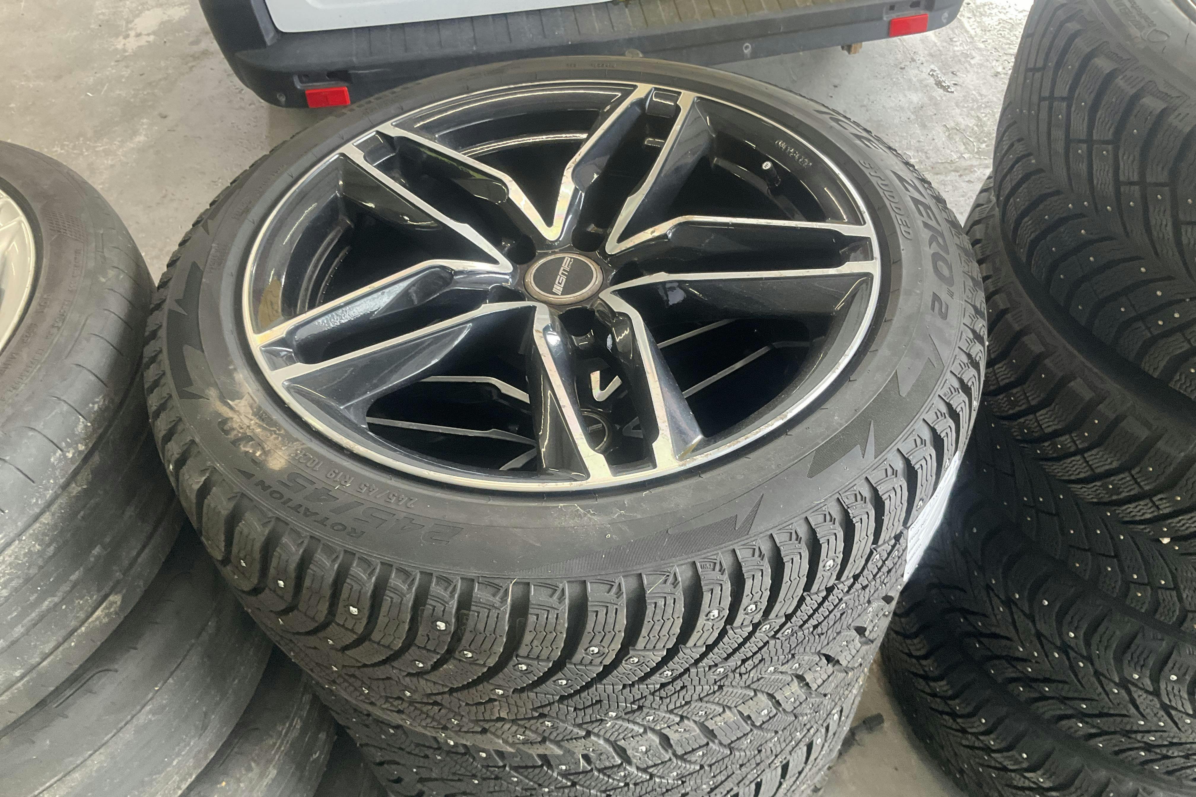 Vehicle Image 15