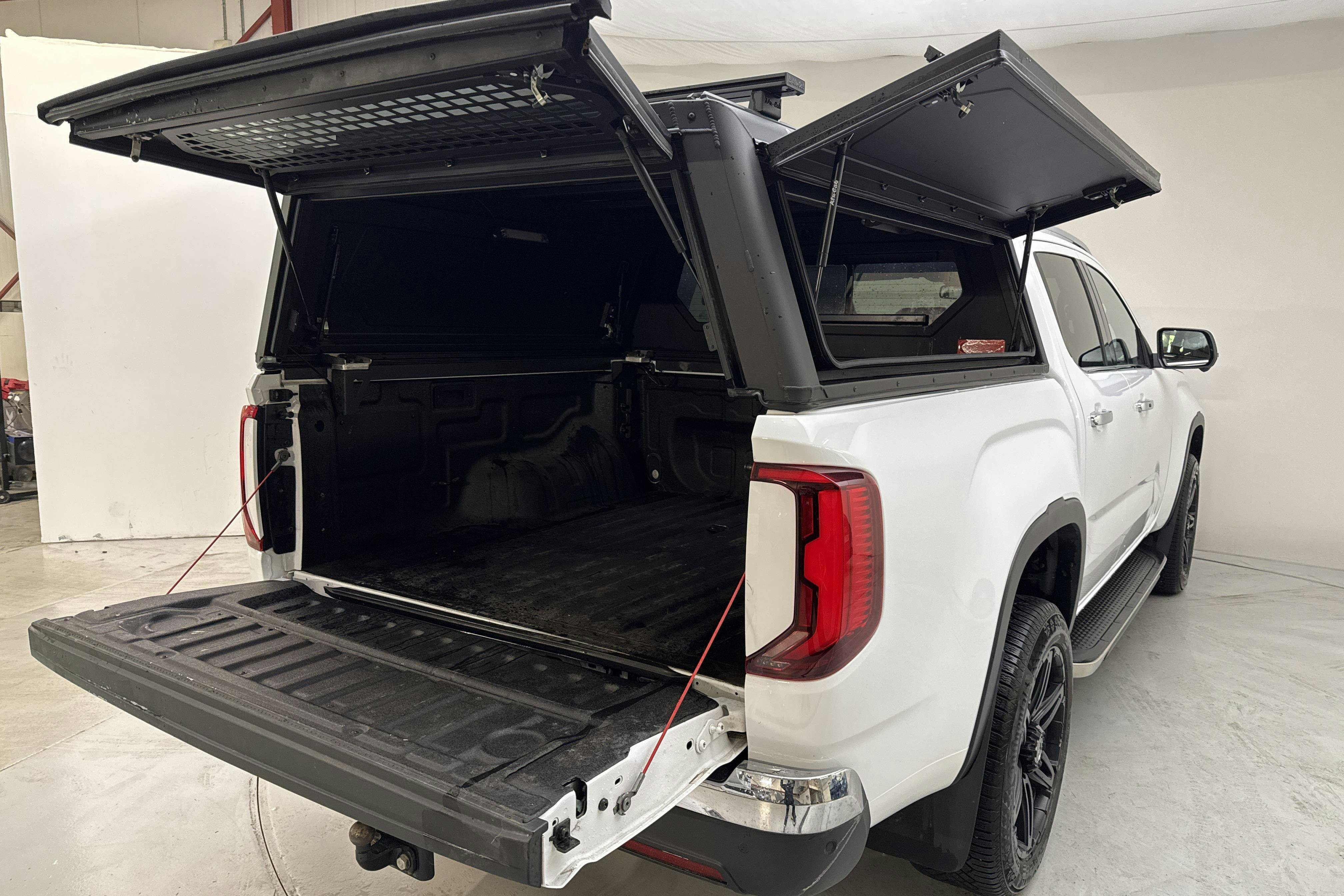 Vehicle Image 13
