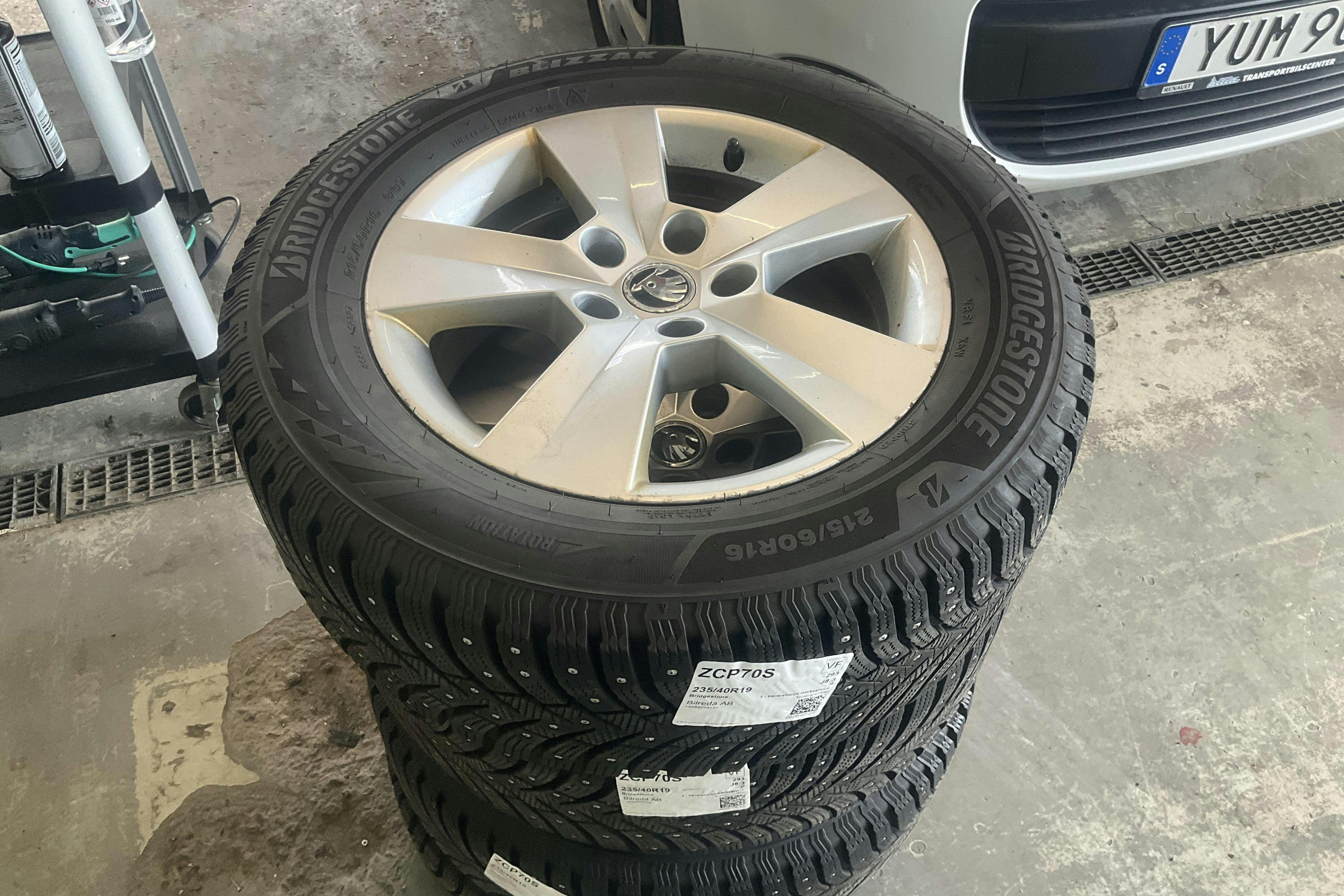 Vehicle Image 16