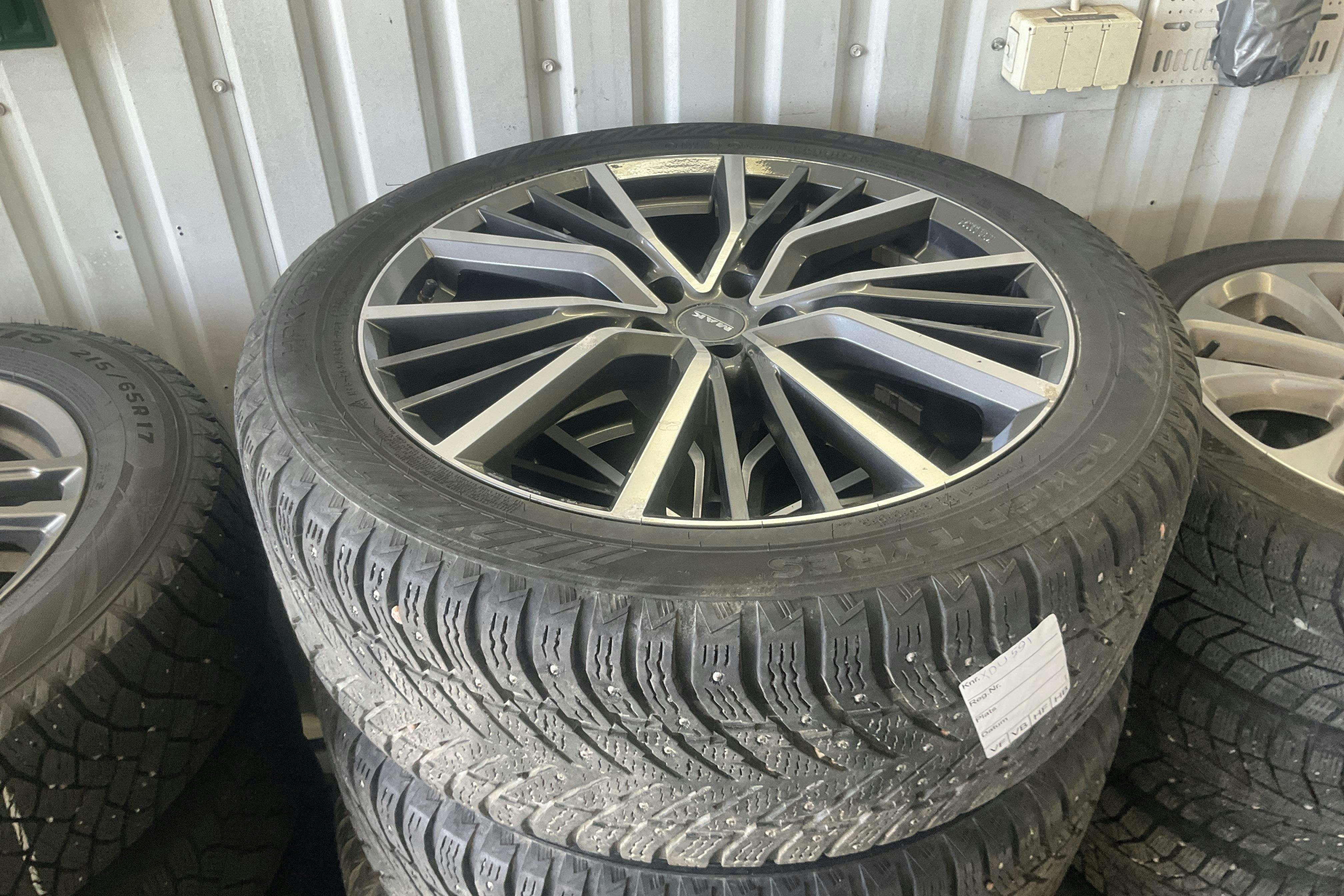 Vehicle Image 19