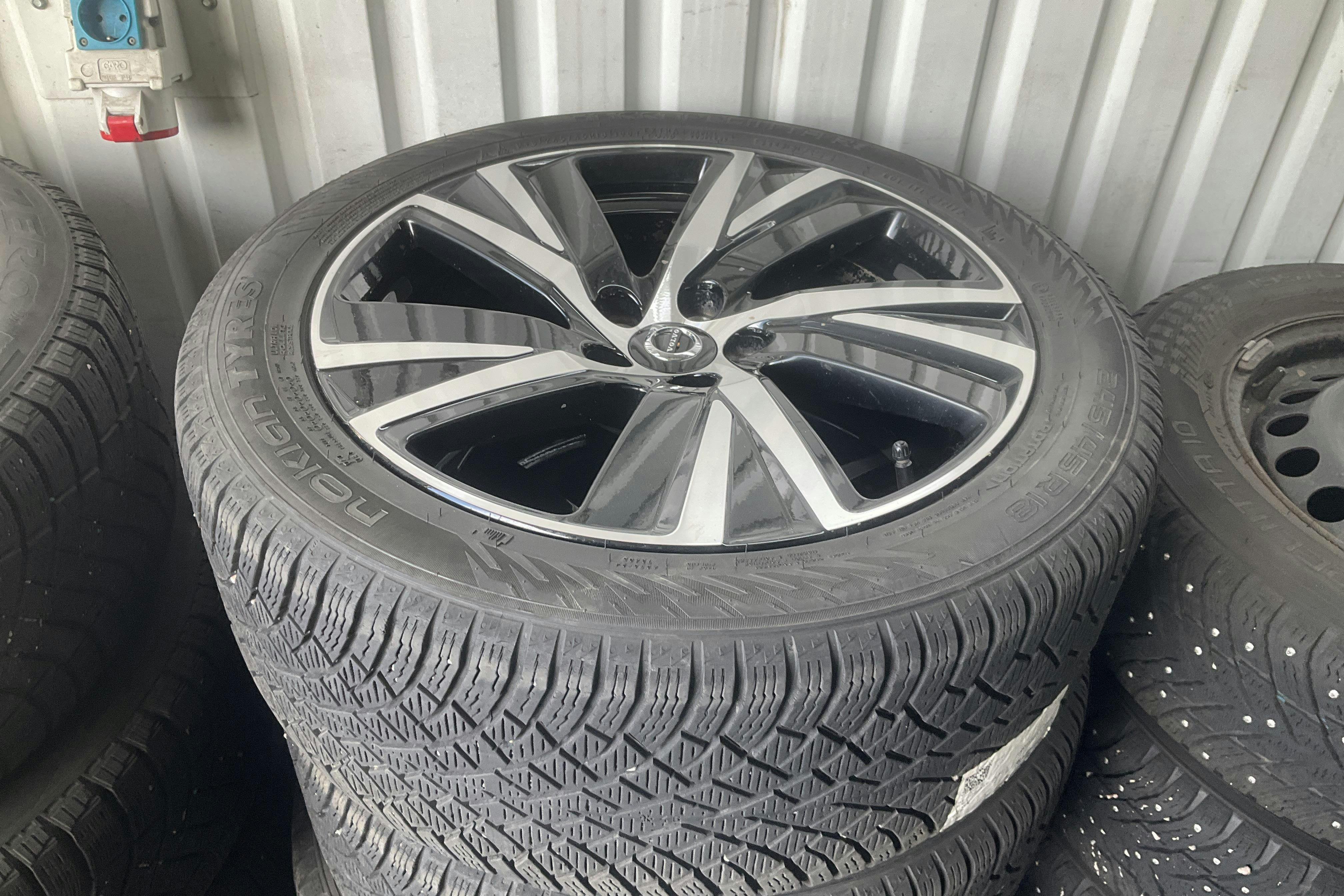 Vehicle Image 21