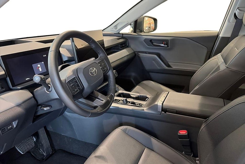 Vehicle Image 13