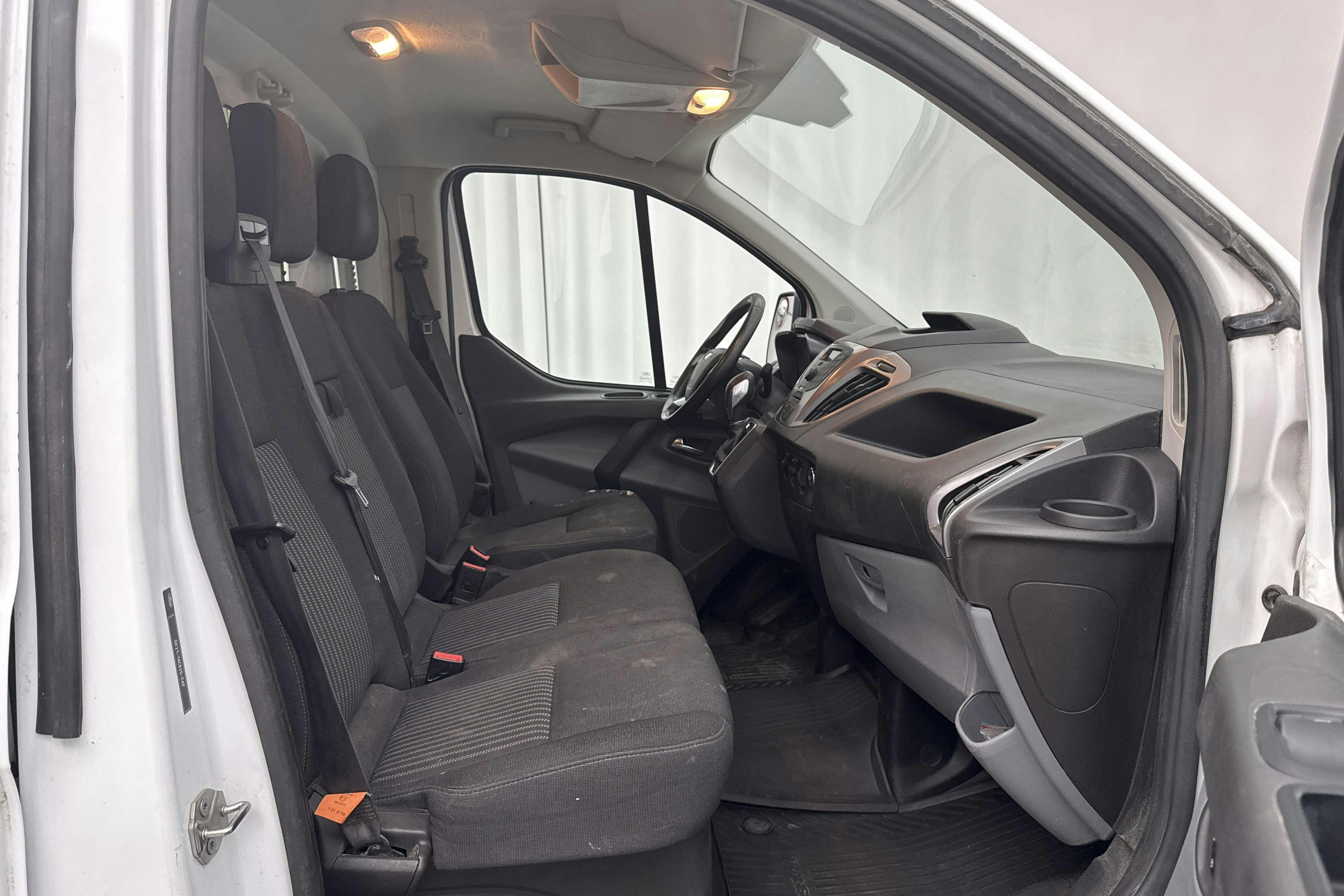 Vehicle Image 6