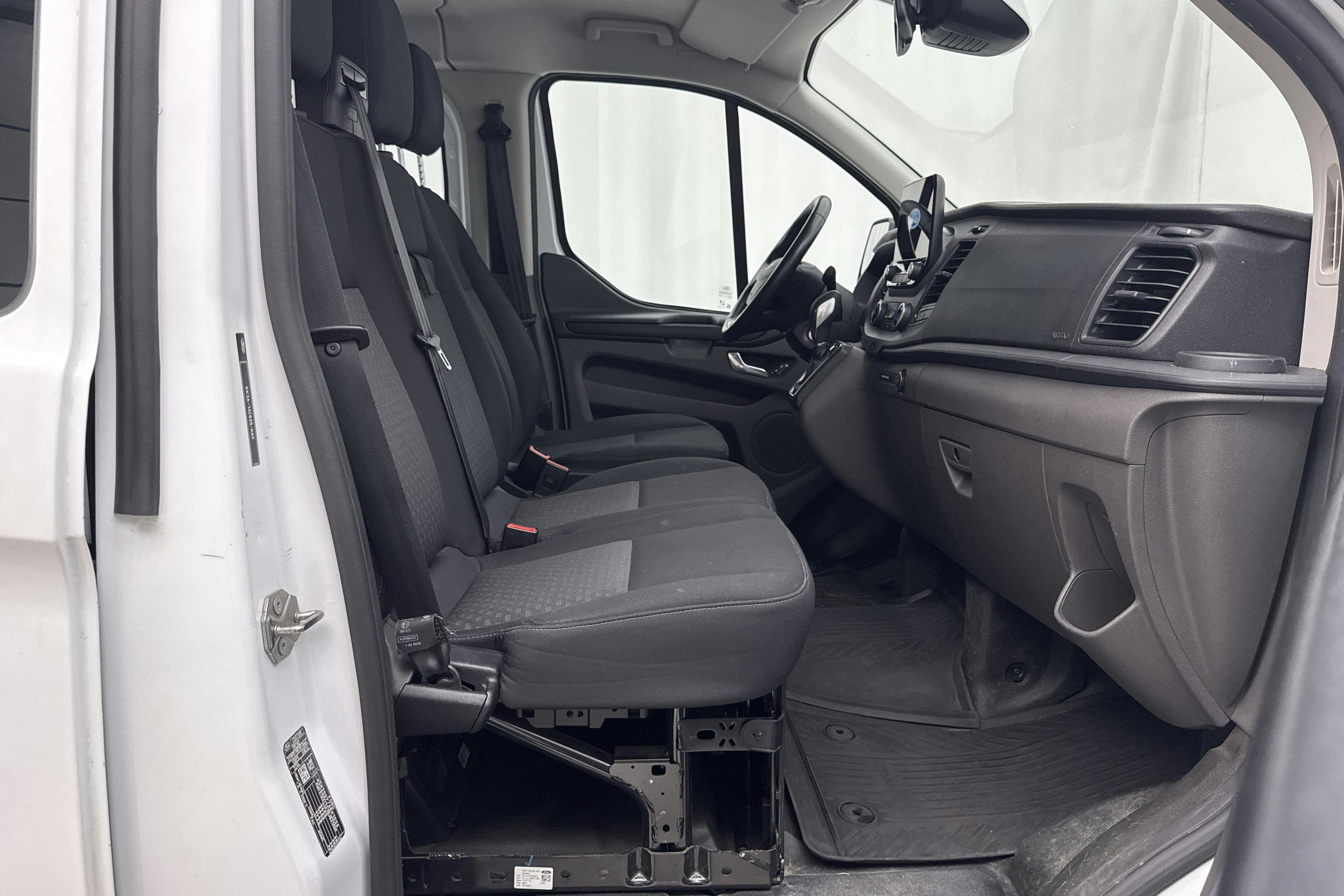 Vehicle Image 9