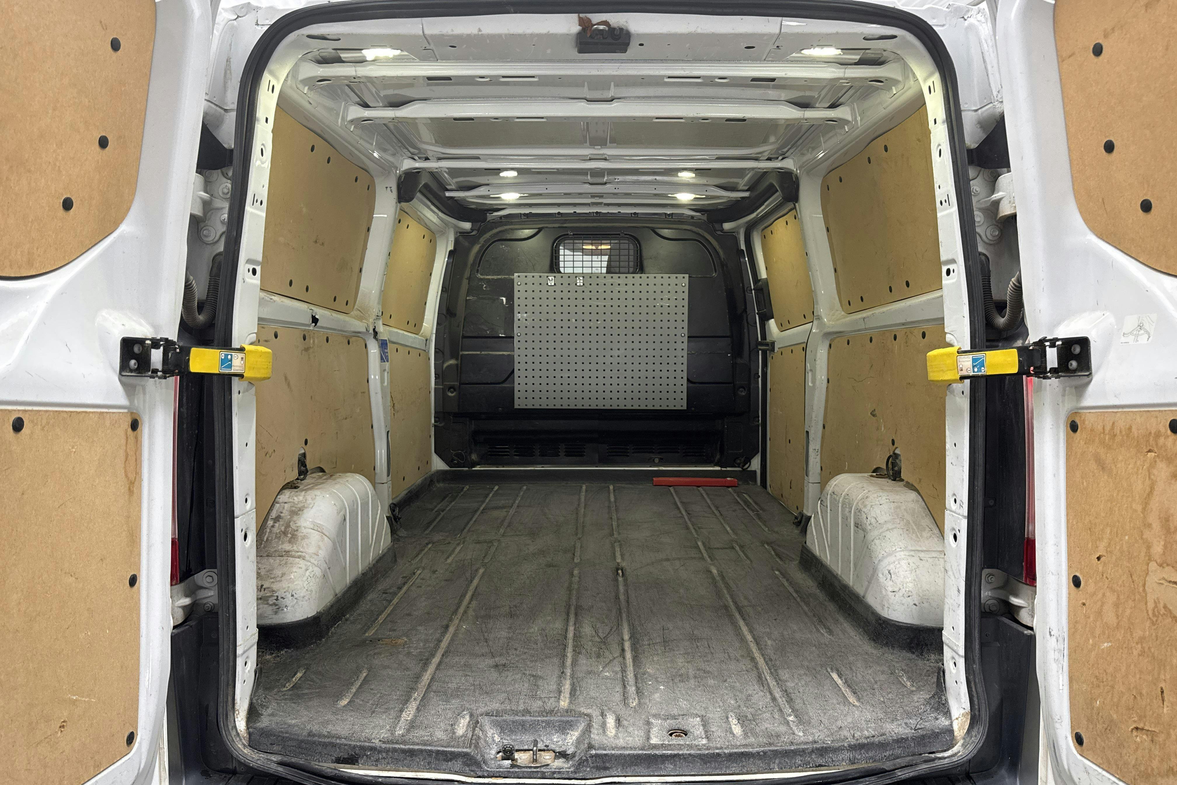 Vehicle Image 8