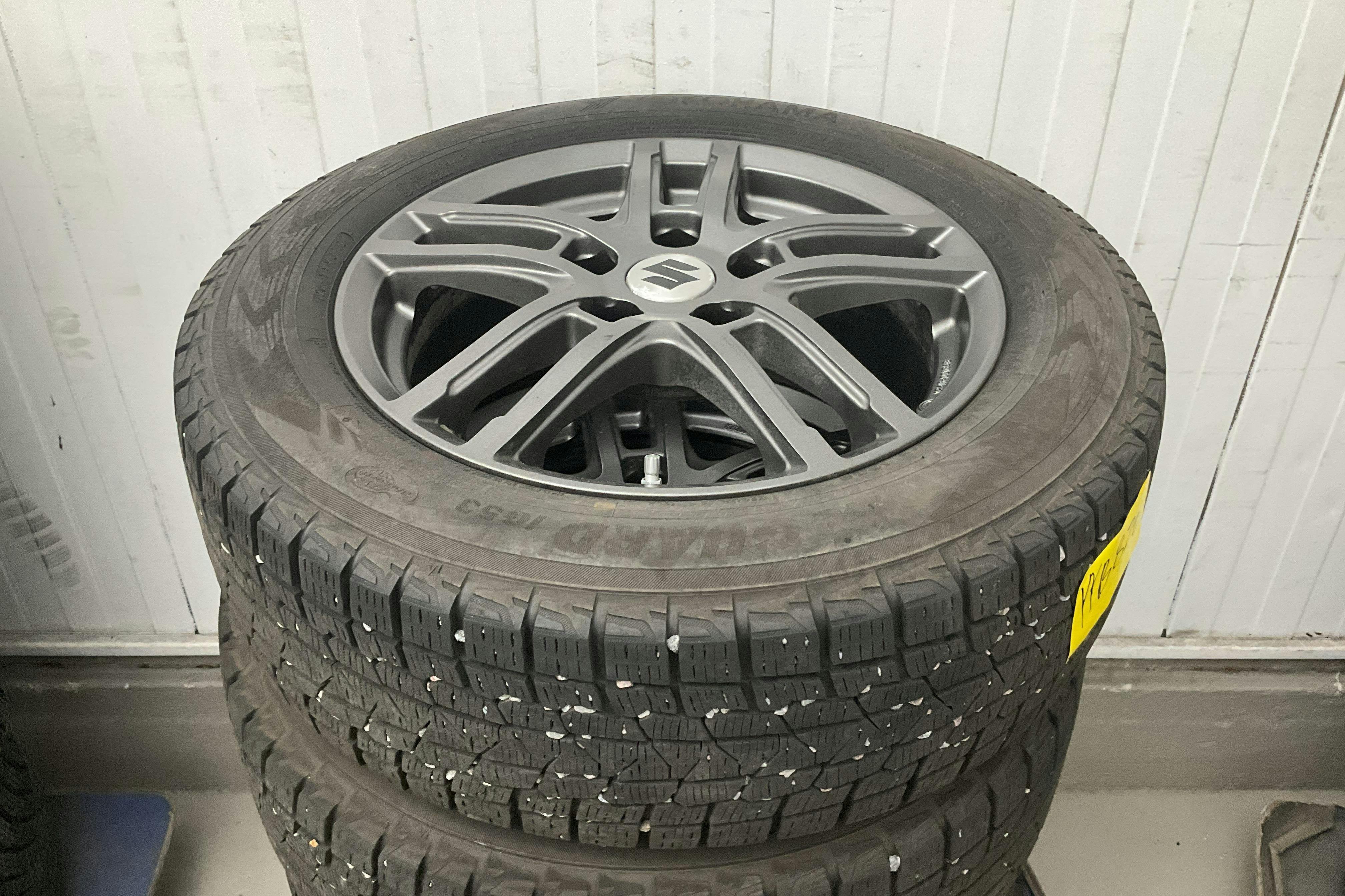Vehicle Image 12