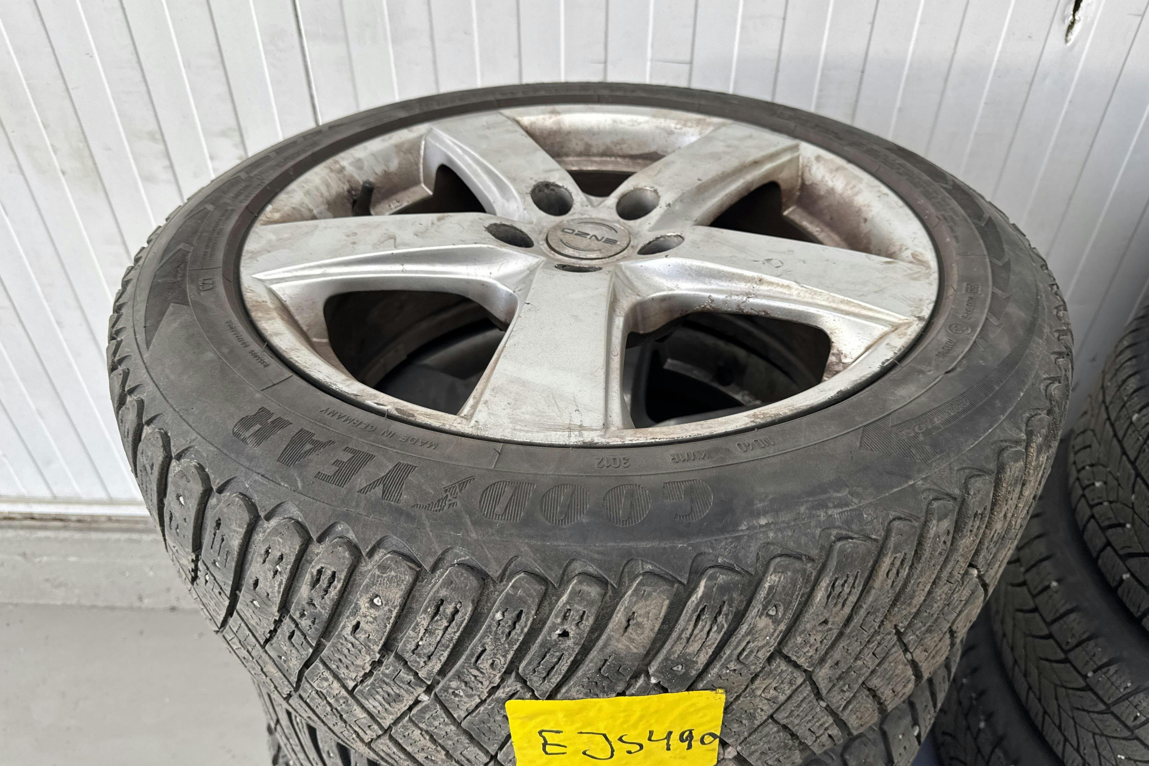 Vehicle Image 16