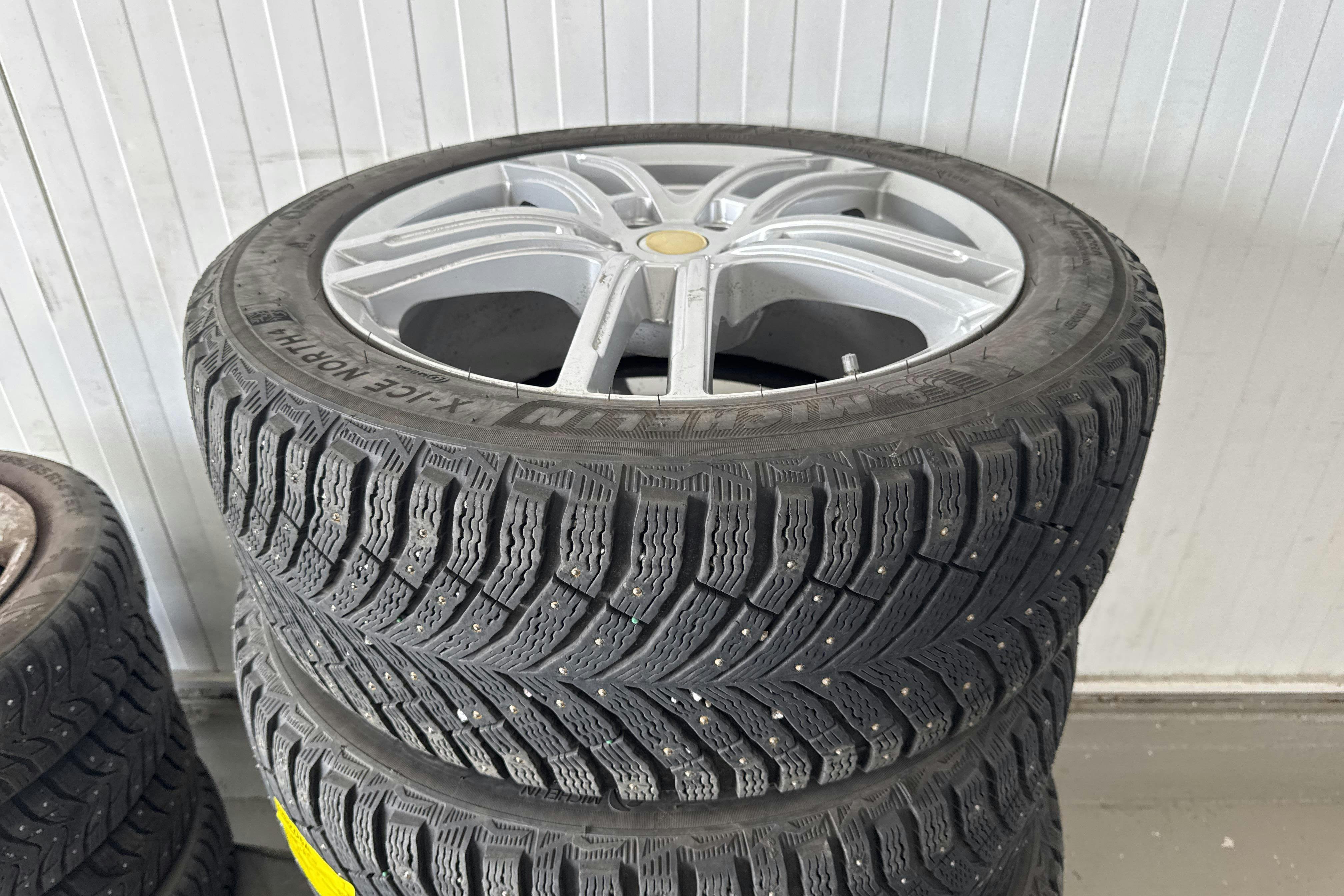 Vehicle Image 23