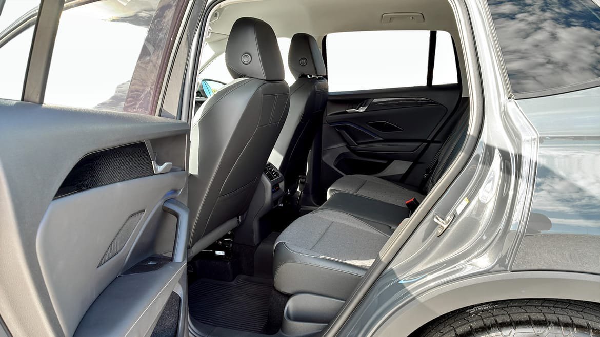Vehicle Image 11