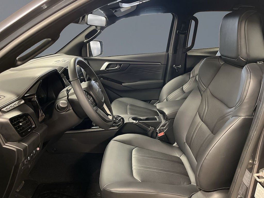 Vehicle Image 12
