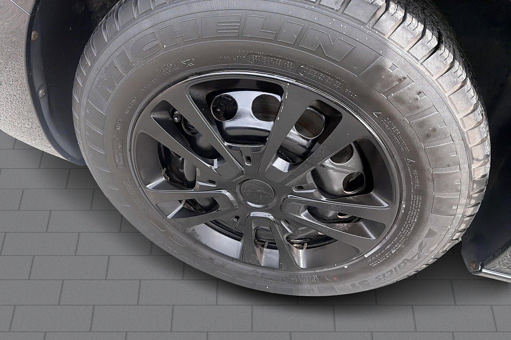 Vehicle Image 9