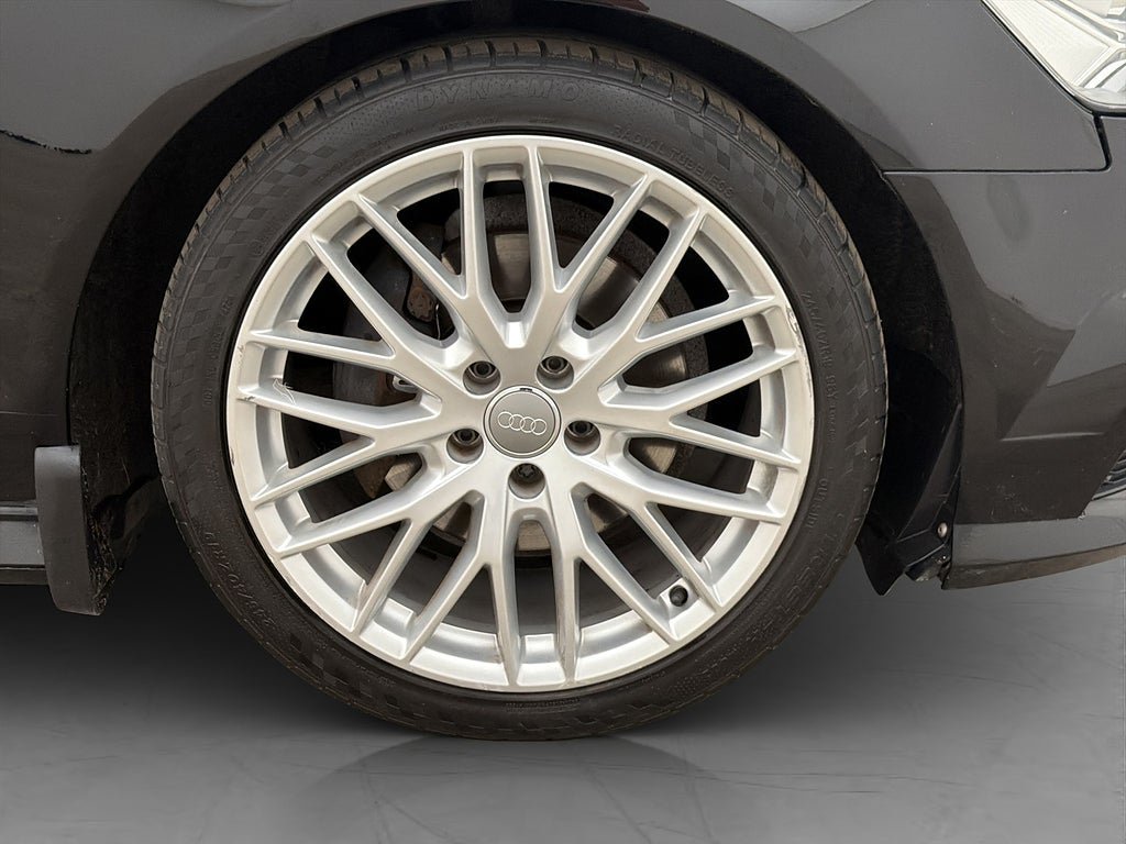 Vehicle Image 30
