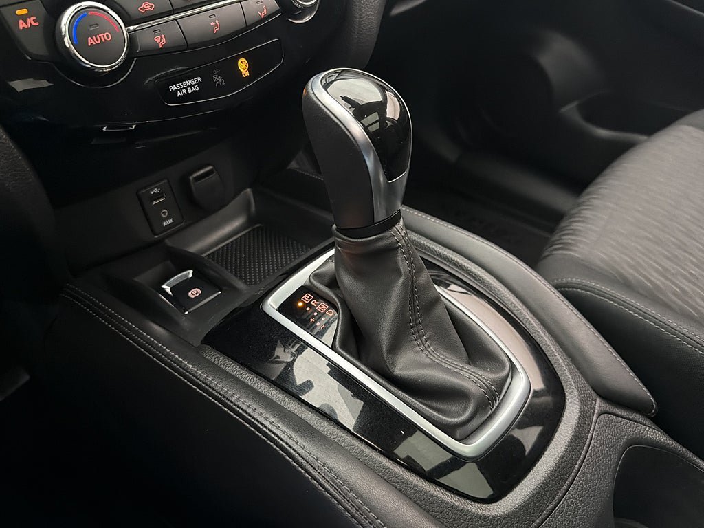 Vehicle Image 25