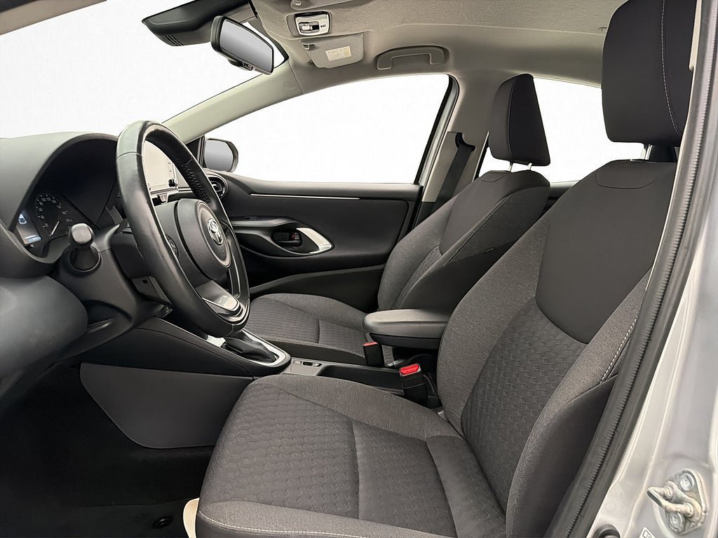 Vehicle Image 9