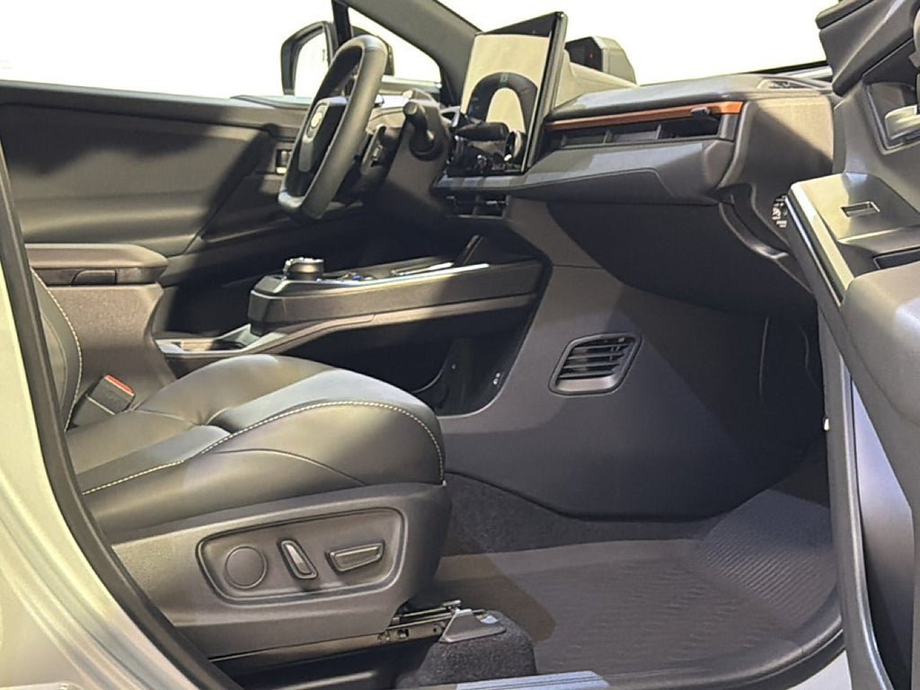 Vehicle Image 16