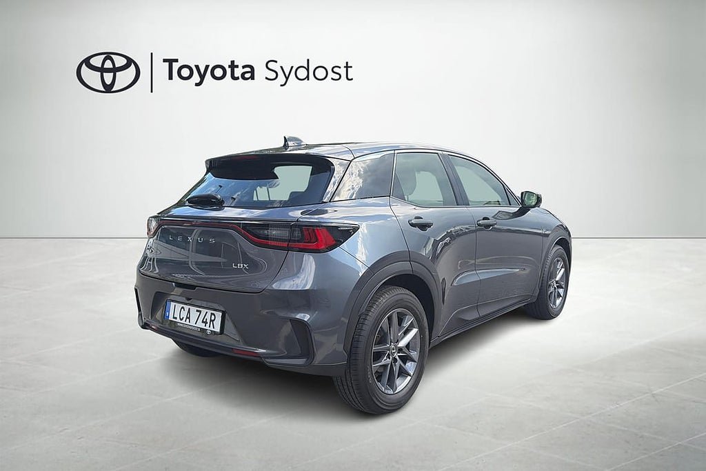 Vehicle Image 5