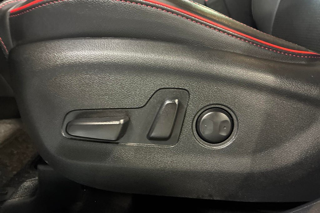 Vehicle Image 25