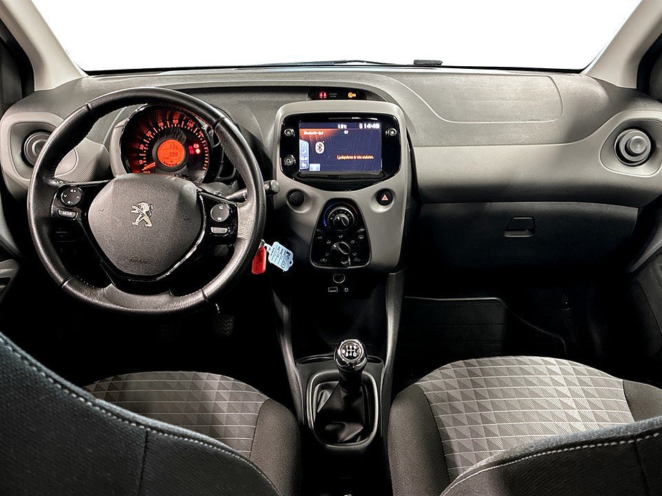 Vehicle Image 6