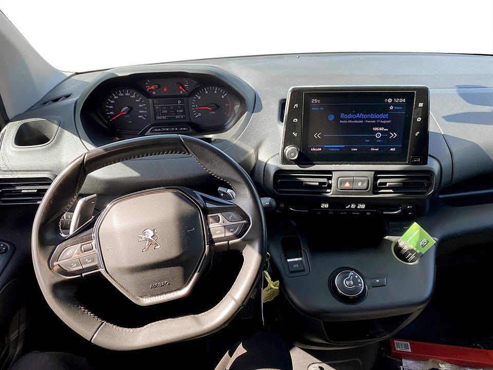 Vehicle Image 9